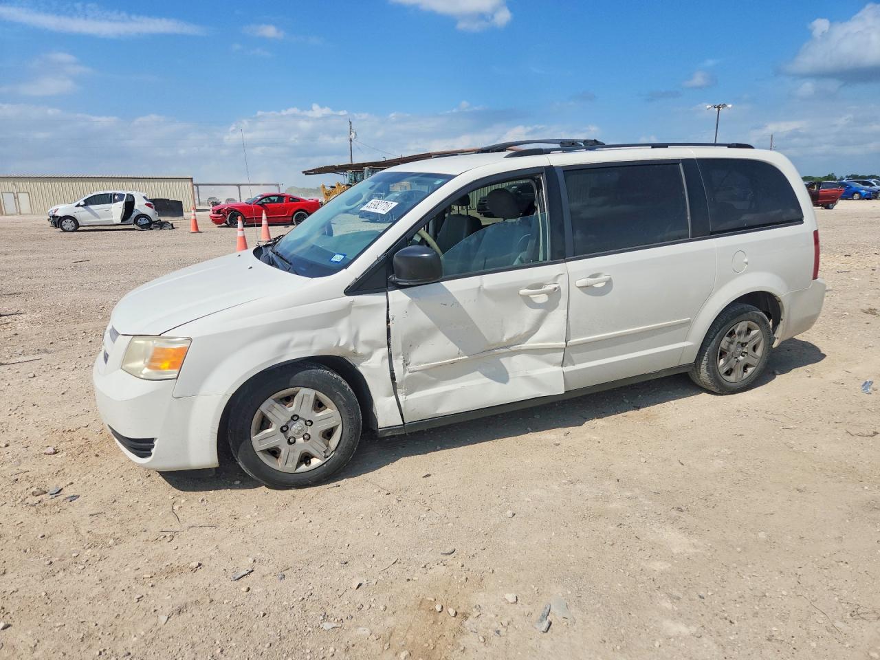2009 Dodge Grand Caravan SE, VIN 2D8HN44E59R658838 — Side