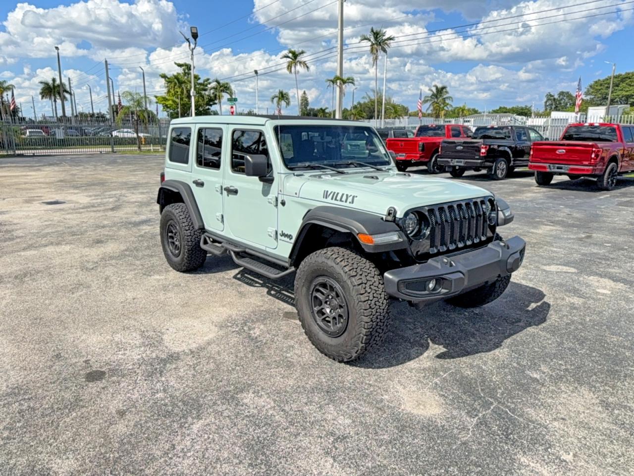 2023 Jeep Wrangler Sport, VIN 1C4HJXDN7PW509945 — Ранее повреждён