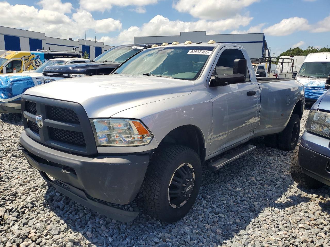 2015 Ram 3500 Tradesman, VIN 3C63RPALXFG602338 — Перед