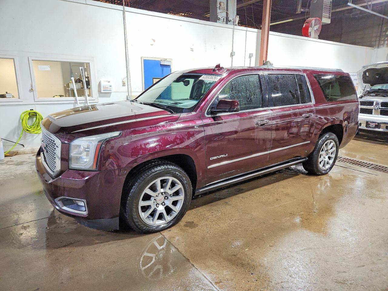 2017 GMC Yukon XL Denali, VIN 1GKS1HKJ7HR284717 — Front end