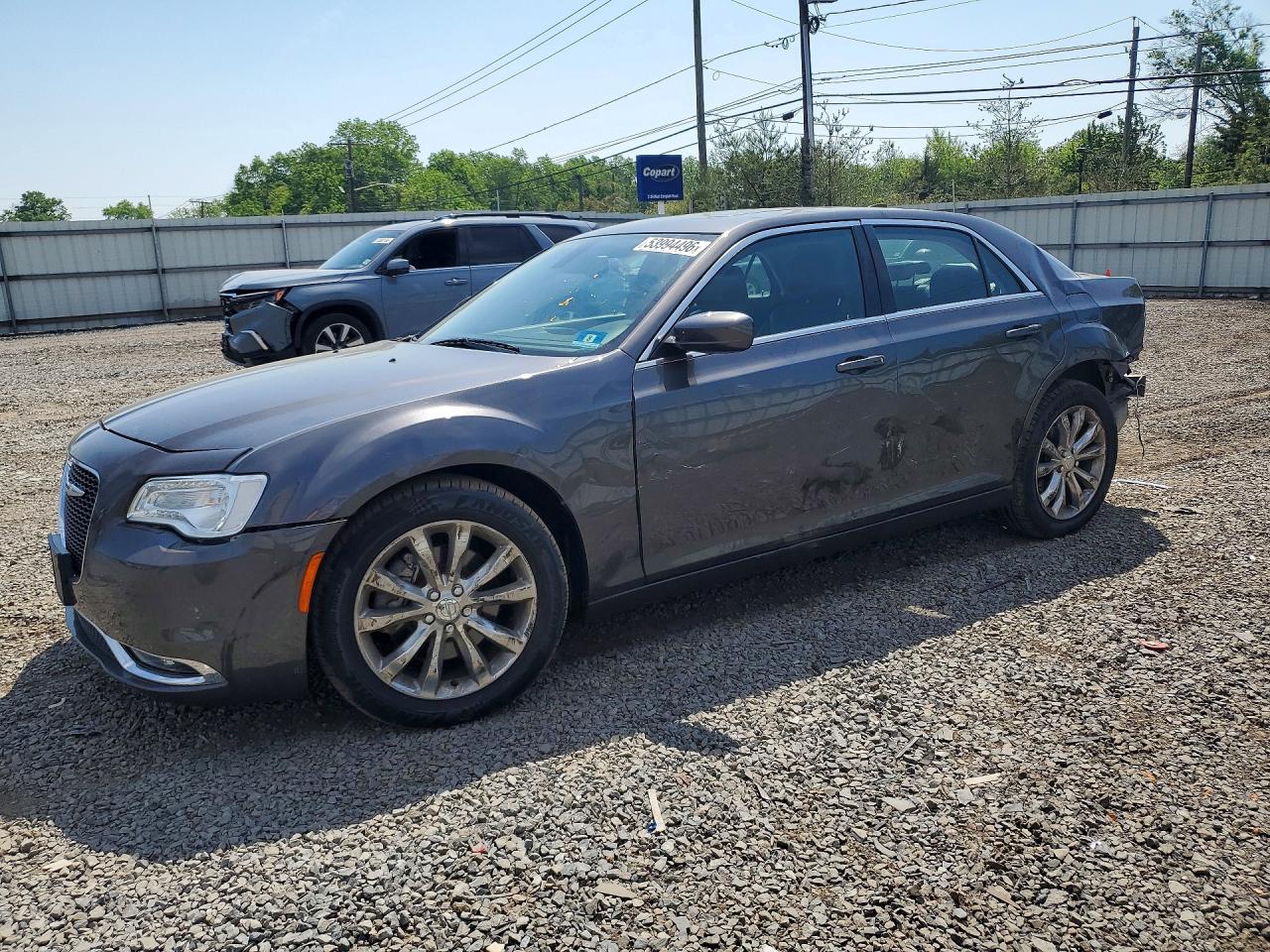 2016 Chrysler 300 Anniversary Edition, VIN 2C3CCARG2GH305262 — Зад