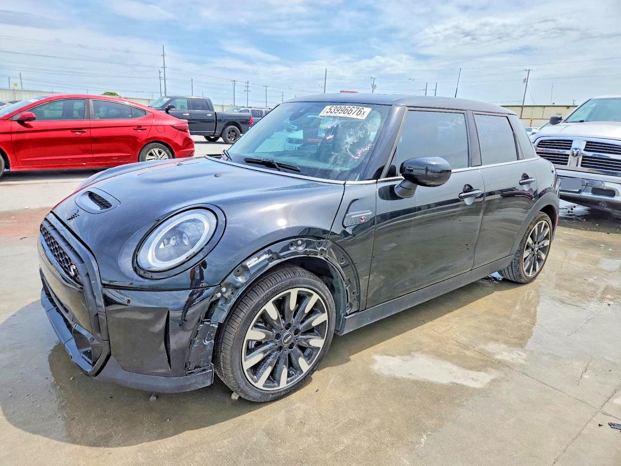2024 MINI Hardtop 4 Door Cooper S, VIN WMW53DK06R2W06189 — Front end