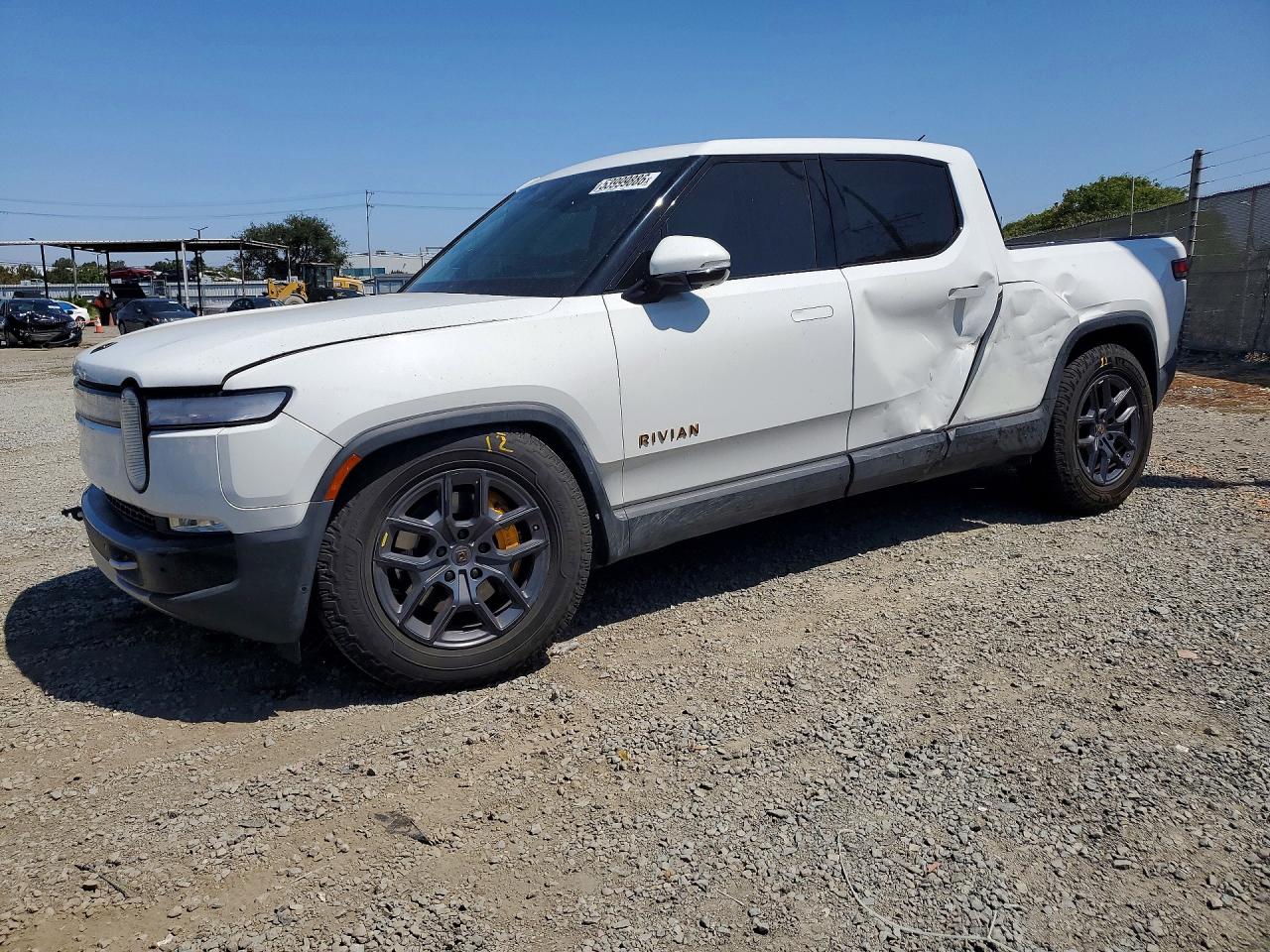 2022 Rivian R1T Adventure, VIN 7FCTGAAAXNN015566 — Side