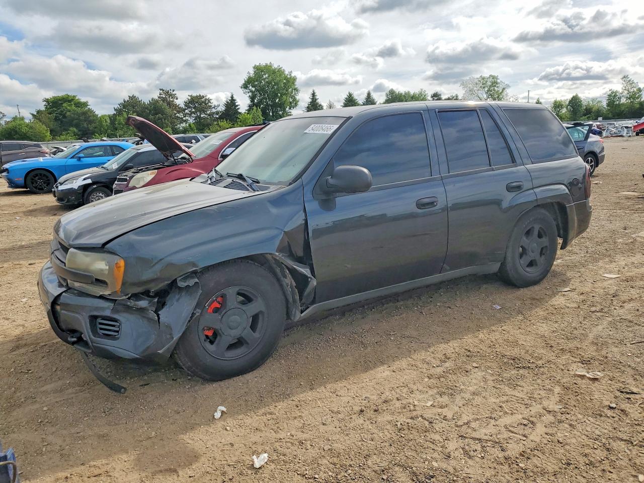 2004 Chevrolet TrailBlazer LS, VIN 1GNDT13S042360222 — Front end