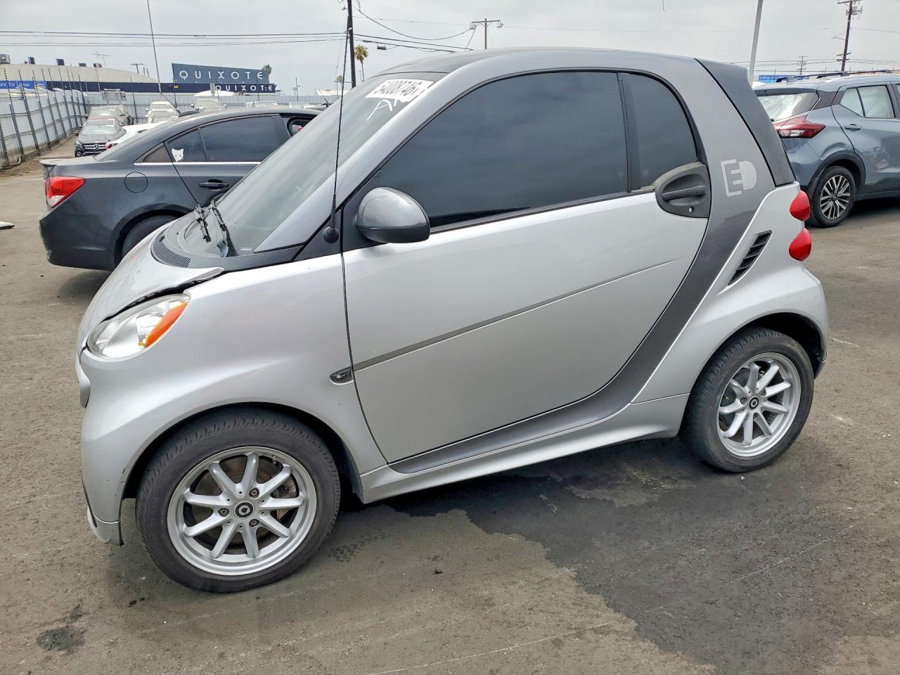 2014 Smart fortwo Passion, VIN WMEEJ9AA4EK787658 — Minor dents and scratches