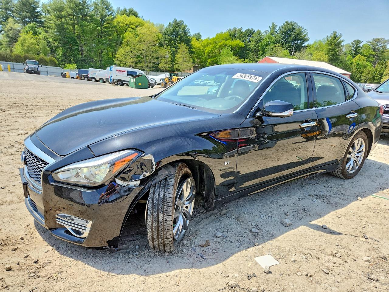 2019 Infiniti Q70 Luxe, VIN JN1BY1AR0KM585326 — Front end