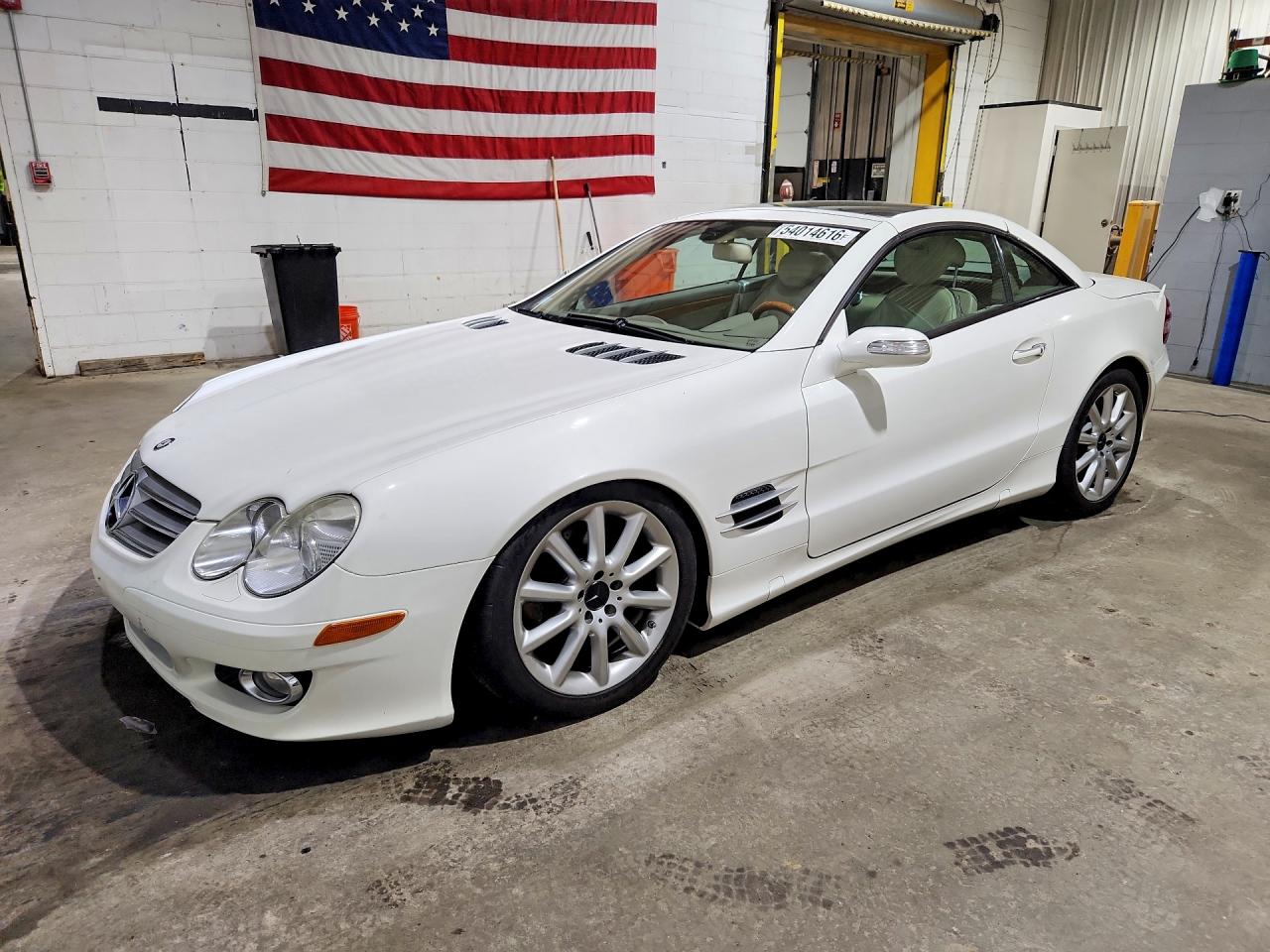 2007 Mercedes-Benz SL 550, VIN WDBSK71F67F126528 — Front end