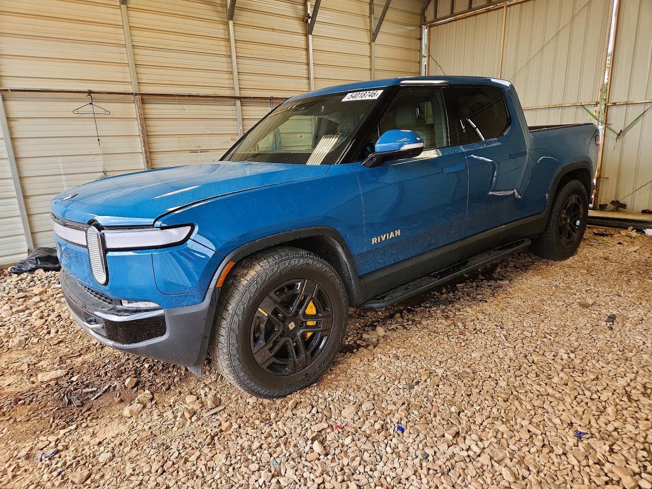 2023 Rivian R1T Adventure, VIN 7FCTGAAAXPN026117 — Side