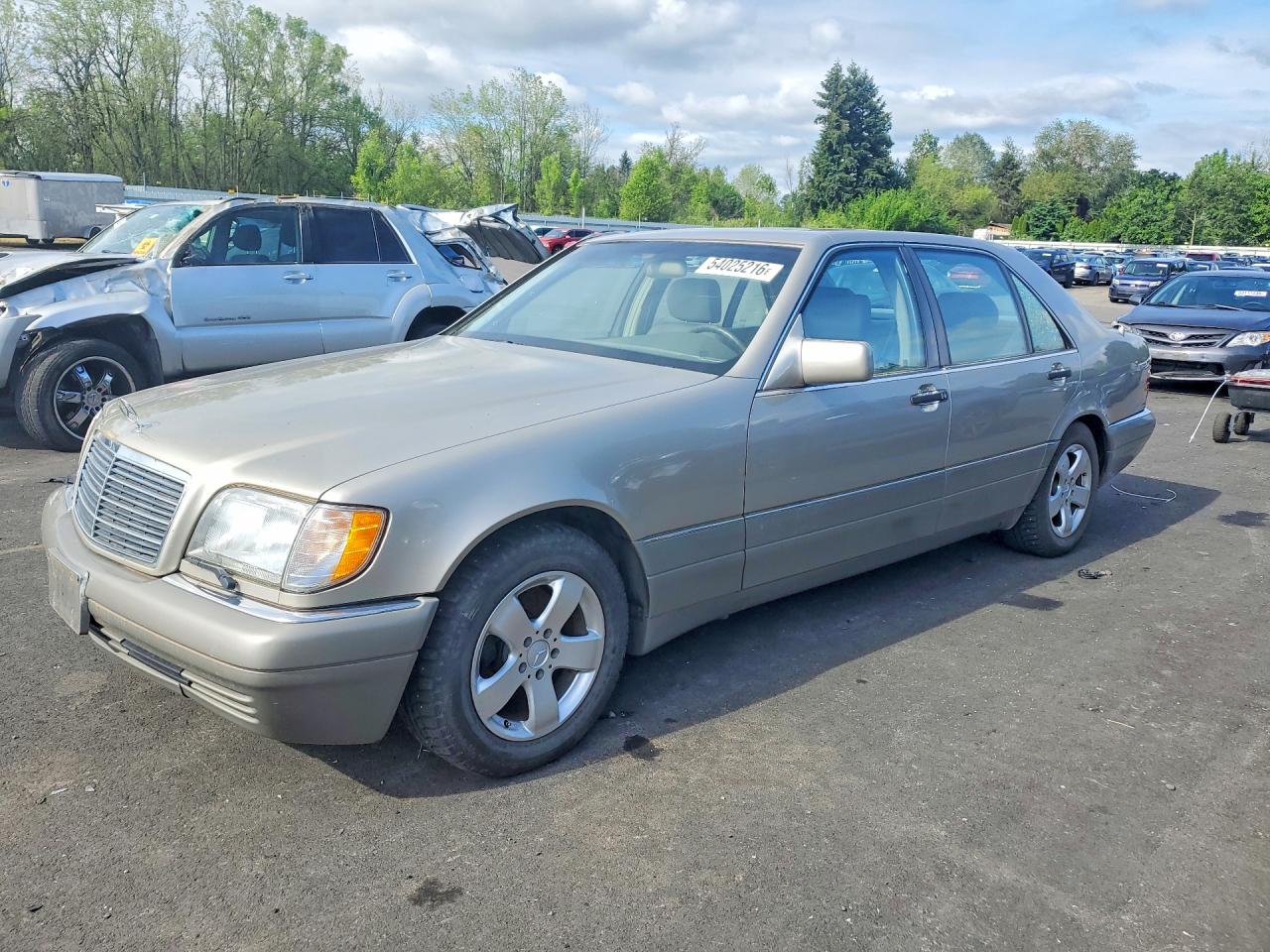 1995 Mercedes-Benz S 320, VIN WDBGA33E8SA227663 — Front end