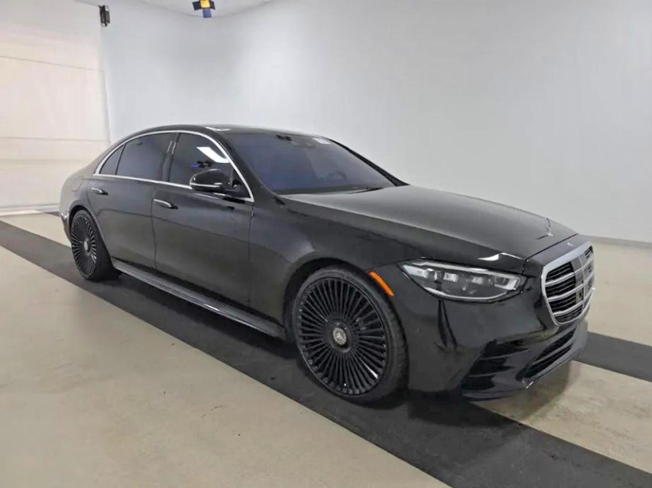 2021 Mercedes-Benz S 580, VIN W1K6G7GB8MA042170 — Normal wear