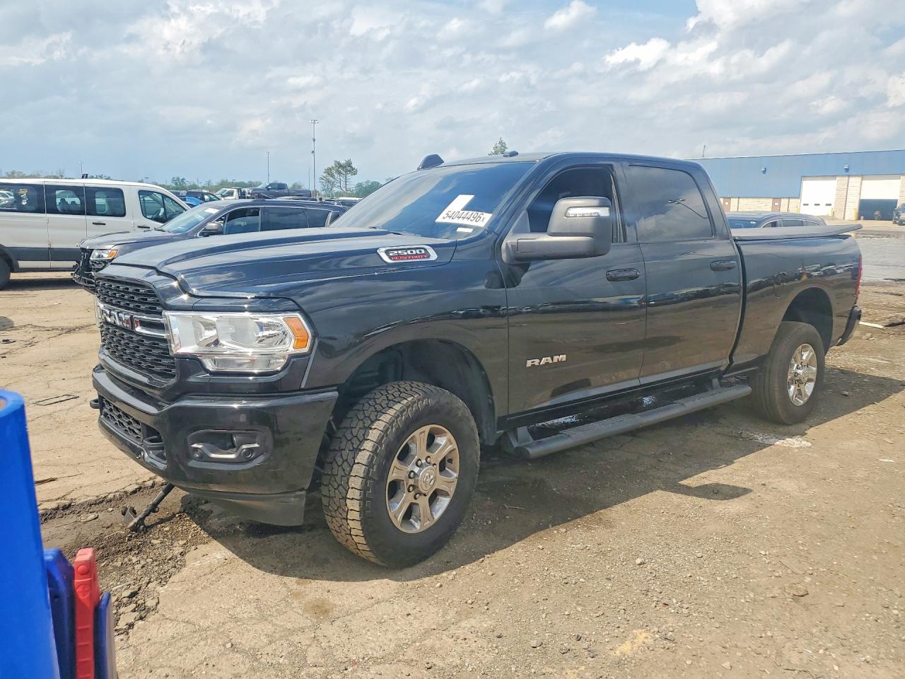2024 Ram 2500 Big Horn, VIN 3C6UR5DJ8RG102010 — Бок