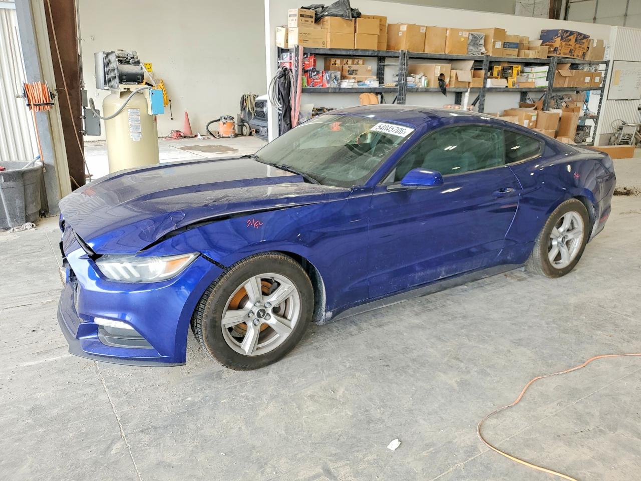 2015 Ford Mustang V6, VIN 1FA6P8AM7F5386181 — Front end