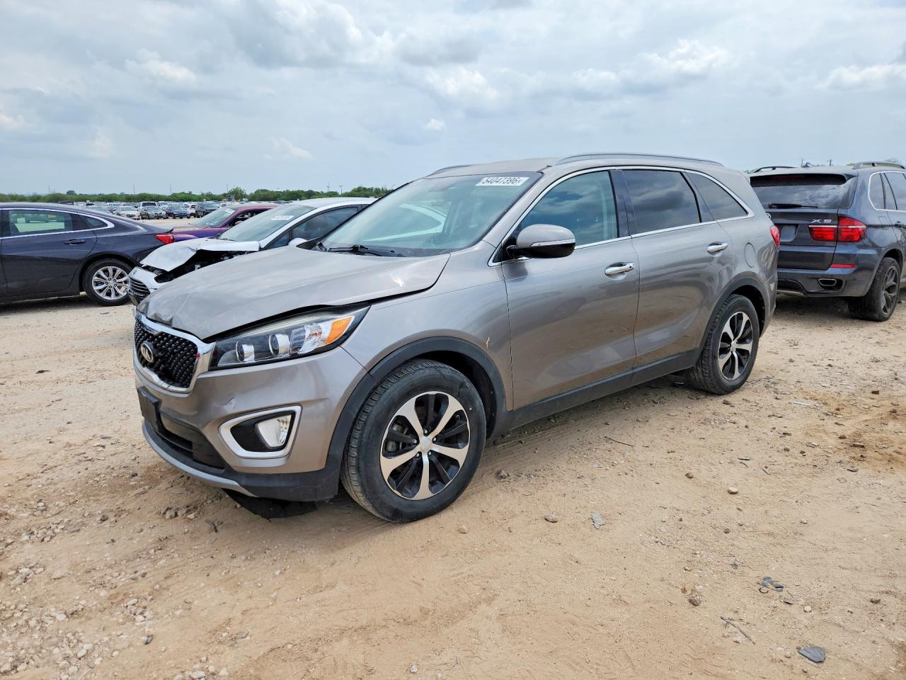 2017 Kia Sorento EX, VIN 5XYPH4A50HG235092 — Front end