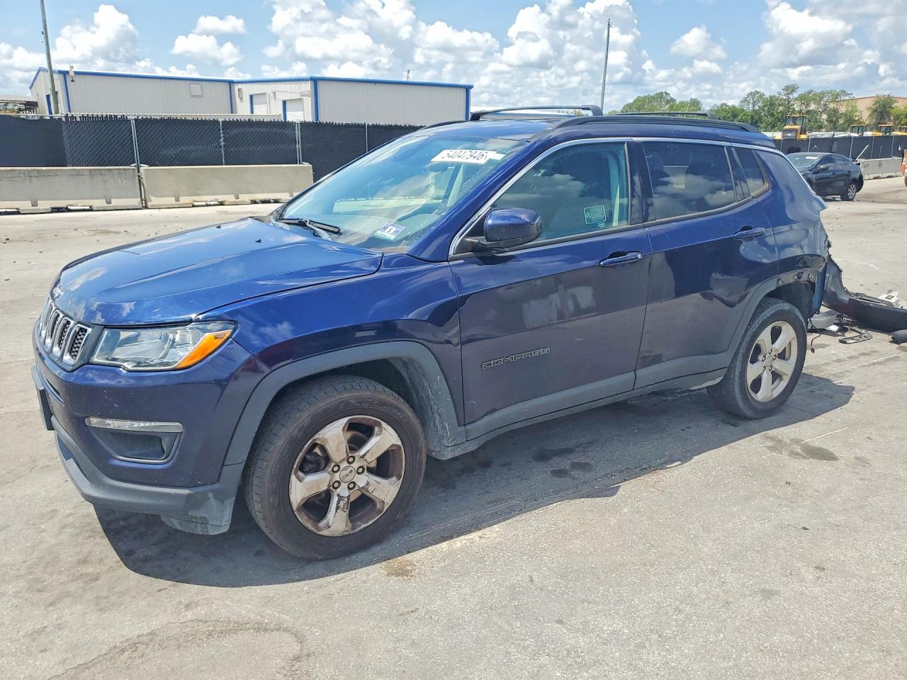 2019 Jeep Compass Latitude, VIN 3C4NJDBB2KT670051 — Зад