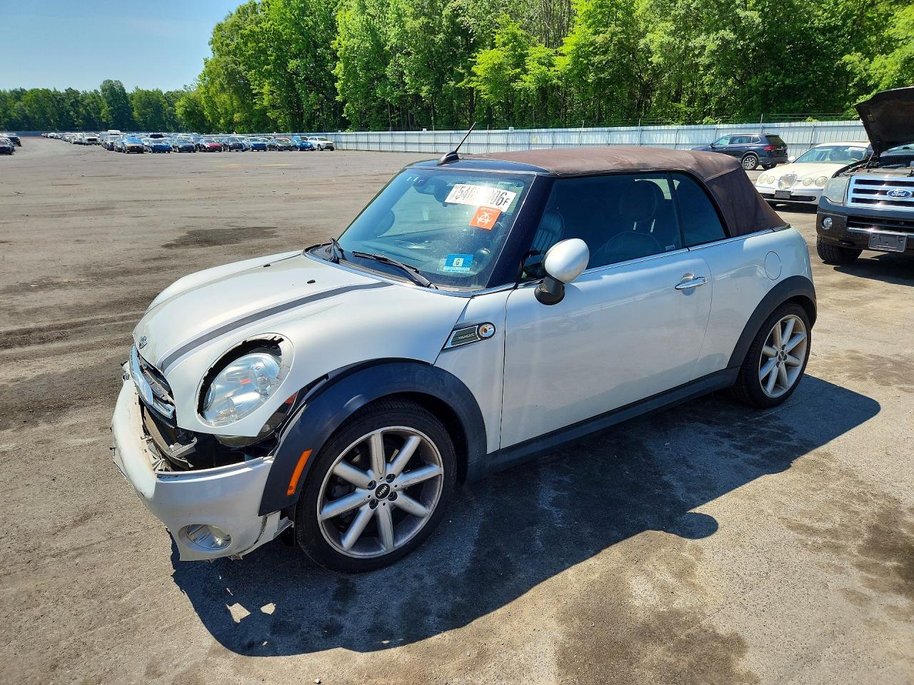 2015 MINI Convertible, VIN WMWZN3C5XFT862678 — Перед