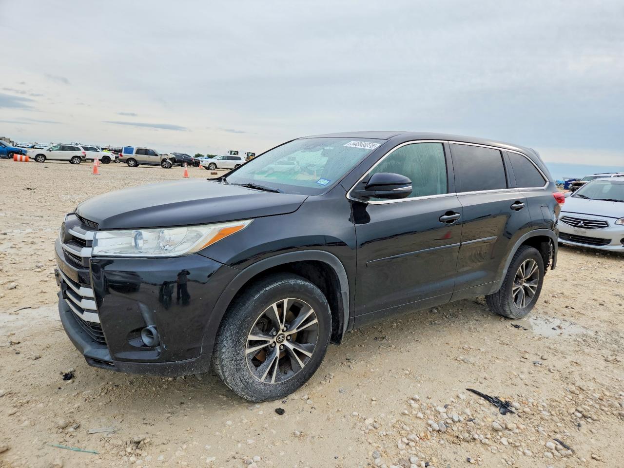 2018 Toyota Highlander LE, VIN 5TDZZRFH2JS239546 — Rear end