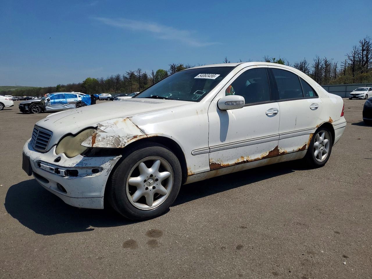 2001 Mercedes-Benz C 230/260/280/320, VIN WDBRF61JX1F080548 — Front end