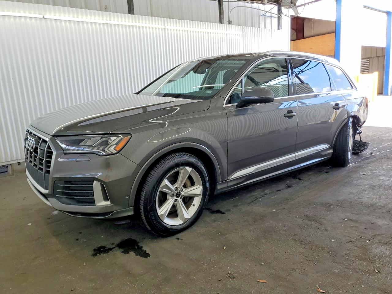 2024 Audi Q7 Premium Plus, VIN WA1LCBF75RD009586 — Rear end