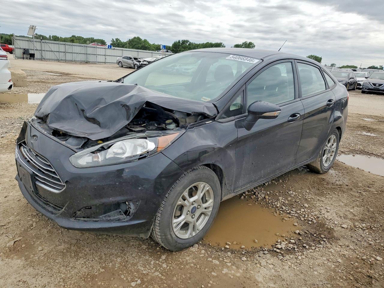 2014 Ford Fiesta SE, VIN 3FADP4BJ0EM186014 — Front end