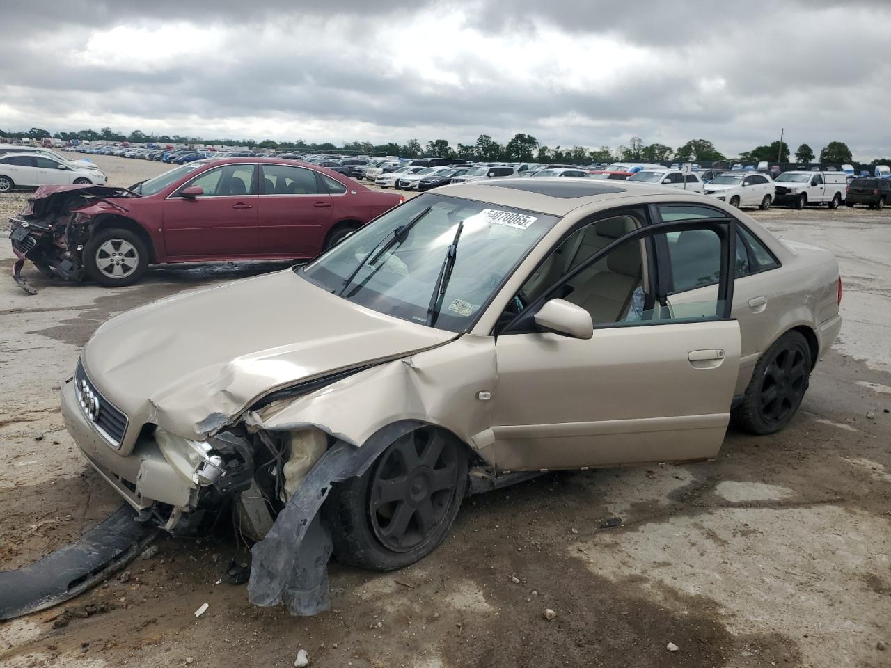 2000 Audi A4, VIN WAUDC28D0YA059094 — Front end