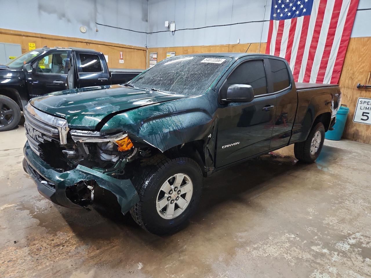 2015 GMC Canyon 4WD, VIN 1GTH6AEA3F1215075 — Front end