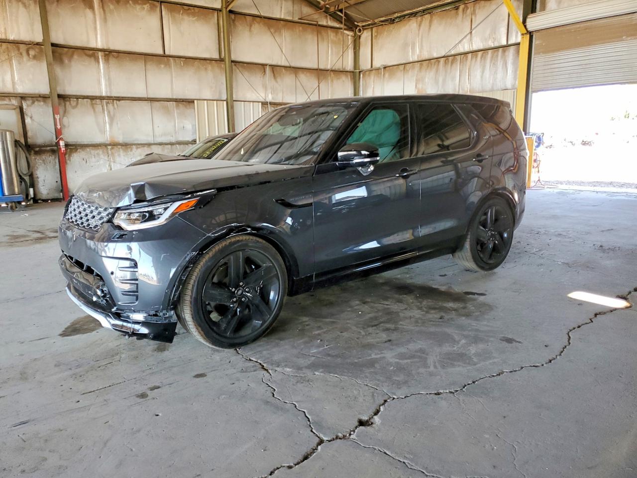 2023 Land Rover Discovery Metropolitan Edition, VIN SALRW4EUXP2478524 — Front end