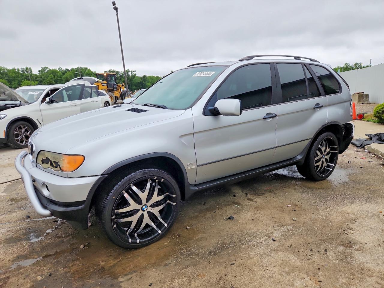 2001 BMW X5 3.0i, VIN WBAFA53561LM76035 — Зад
