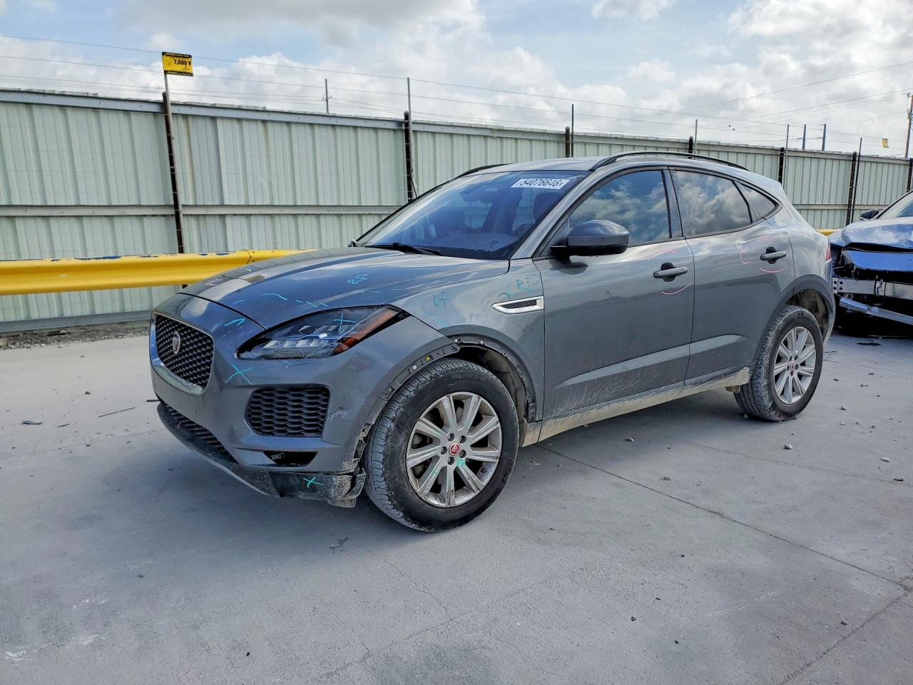 2020 Jaguar E-Pace, VIN SADFK2FX3L1008617 — Перед