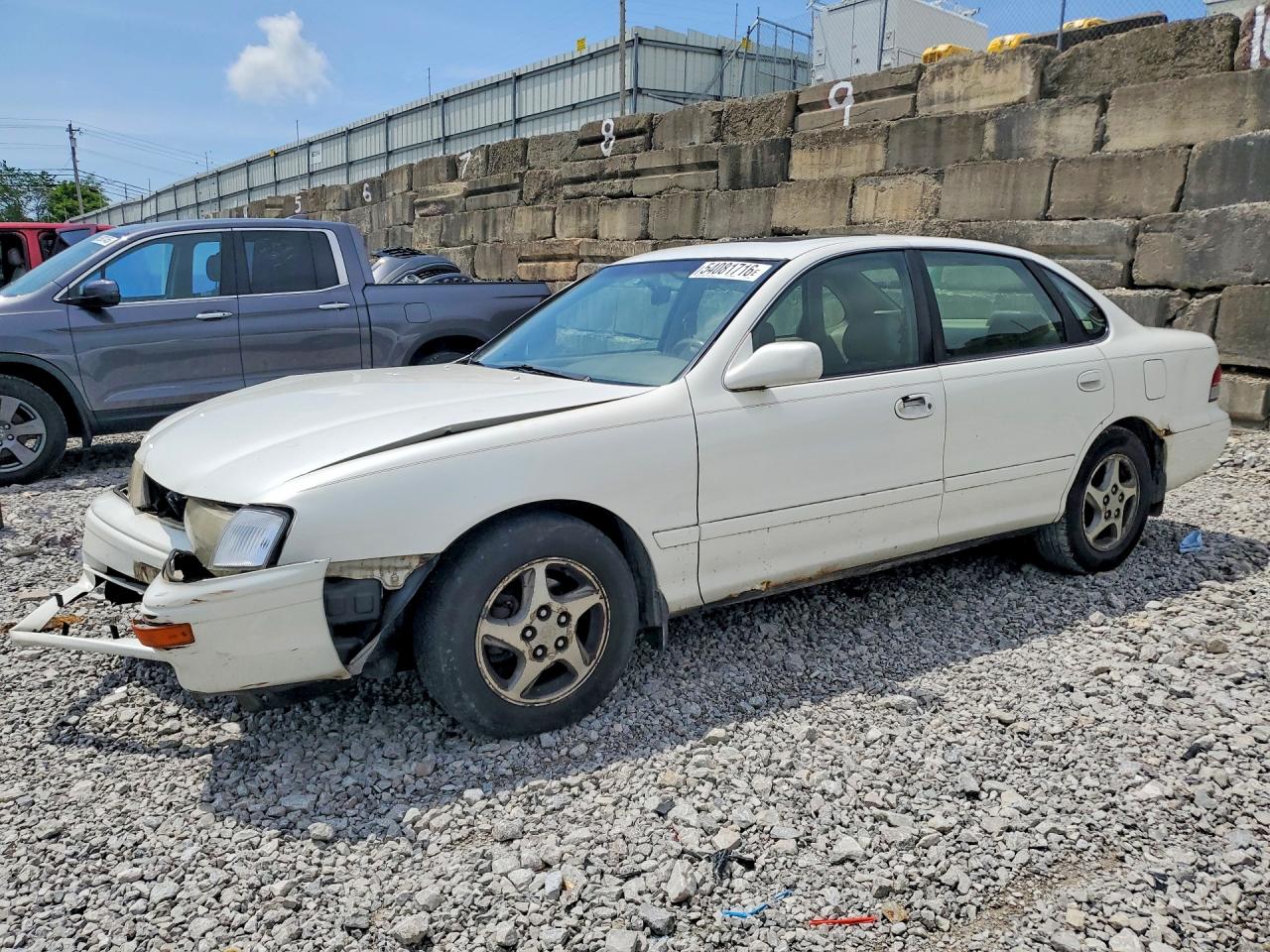 1997 Toyota Avalon XLS, VIN 4T1BF12B7VU198051 — Front end