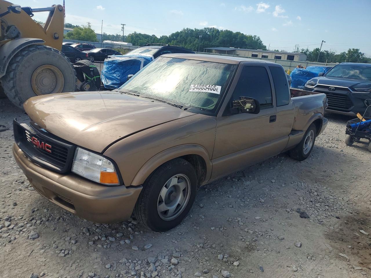 2002 GMC Sonoma SLS, VIN 1GTCS19W228116499 — Front end