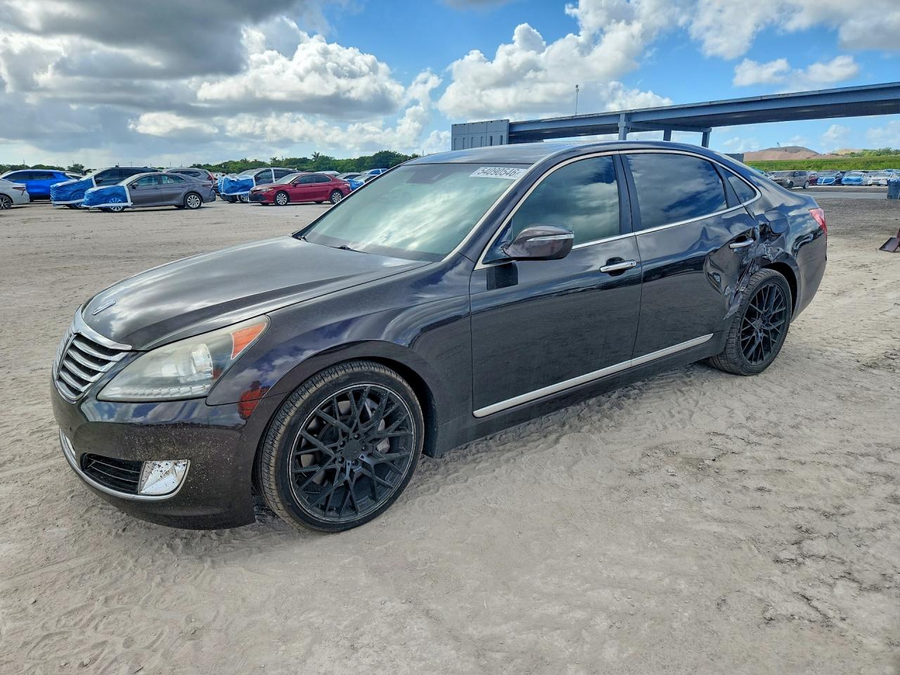 2016 Hyundai Equus Signature, VIN KMHGH4JH8GU104785 — Side