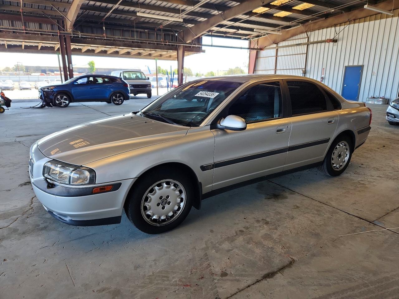 2000 Volvo S80, VIN YV1TS94D9Y1143117 — Vandalism