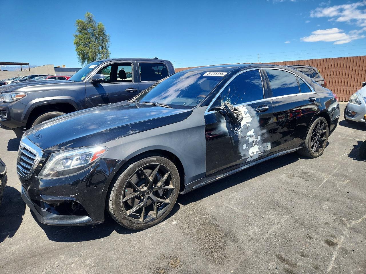 2015 Mercedes-Benz S 550, VIN WDDUG8CB6FA116305 — Side
