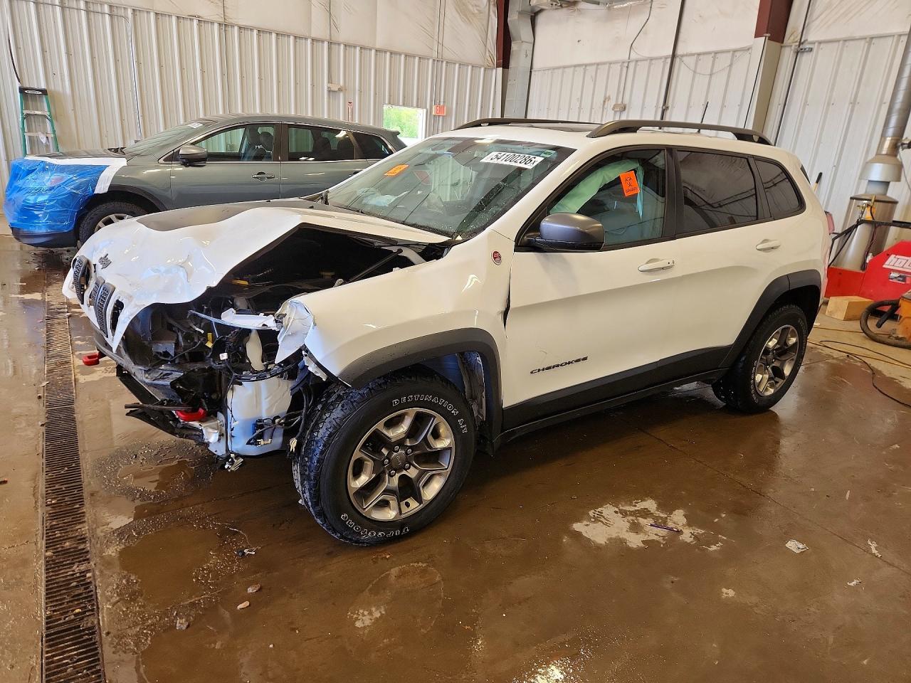 2019 Jeep Cherokee Trailhawk, VIN 1C4PJMBX2KD210351 — Front end