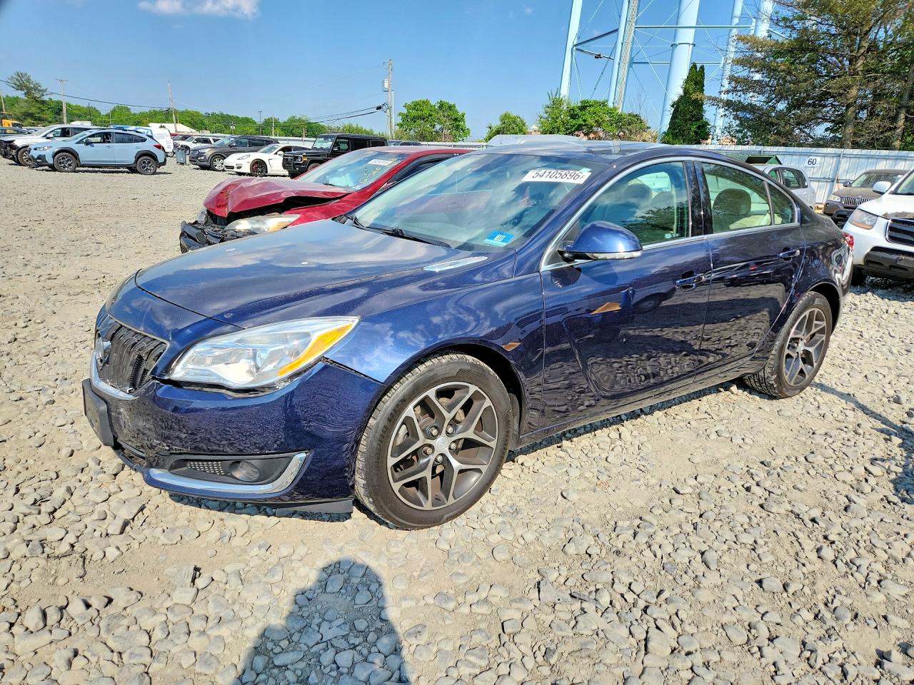 2017 Buick Regal Sport Touring, VIN 2G4GL5EX1H9120153 — Перед
