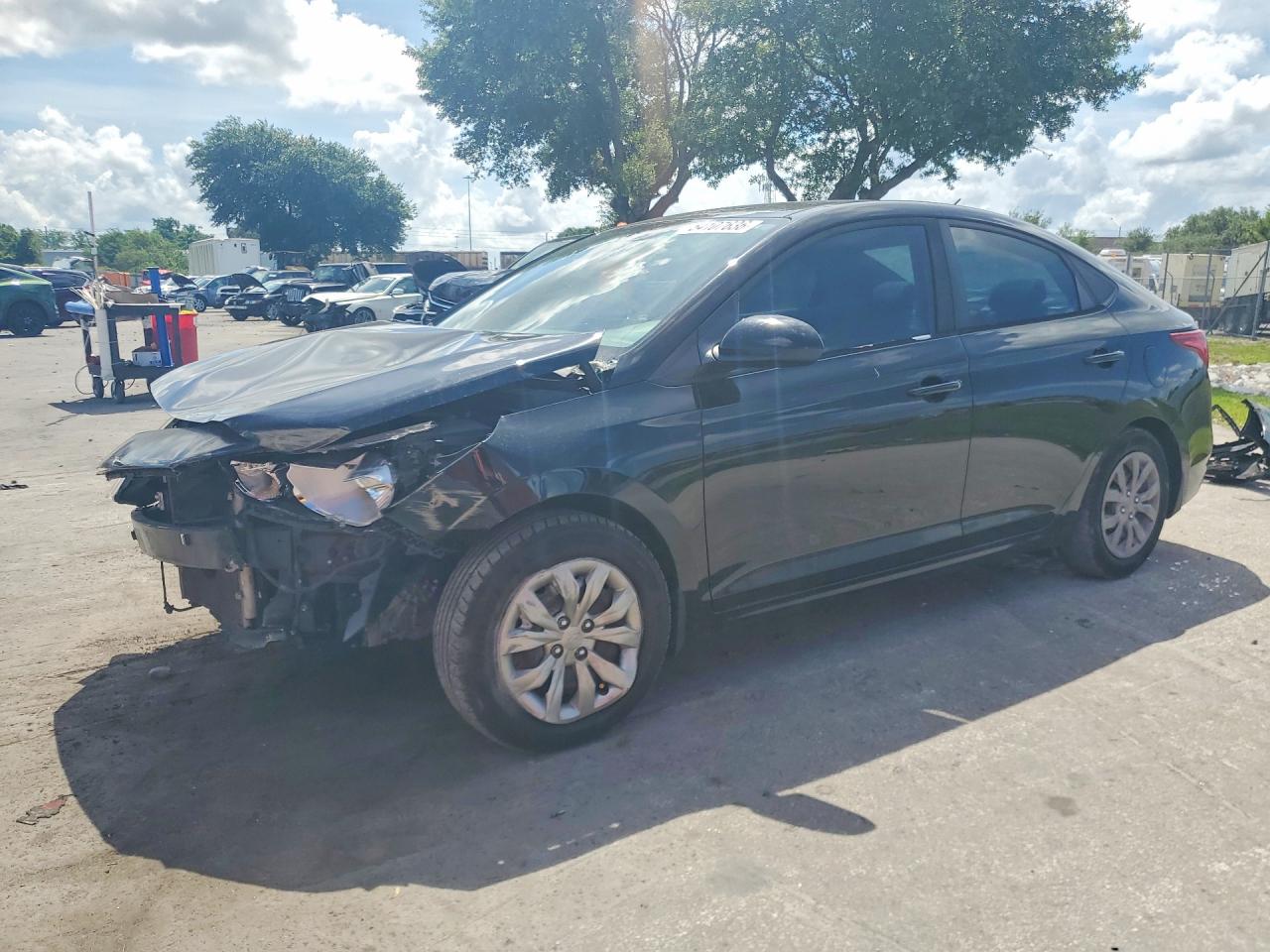 2019 Hyundai Accent SE, VIN 3KPC24A36KE077215 — Front end