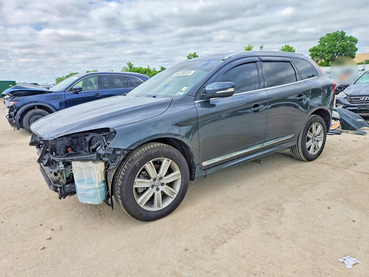 2016 Volvo XC60 T6 Drive-E, VIN YV449MRK4G2876827 — Front end