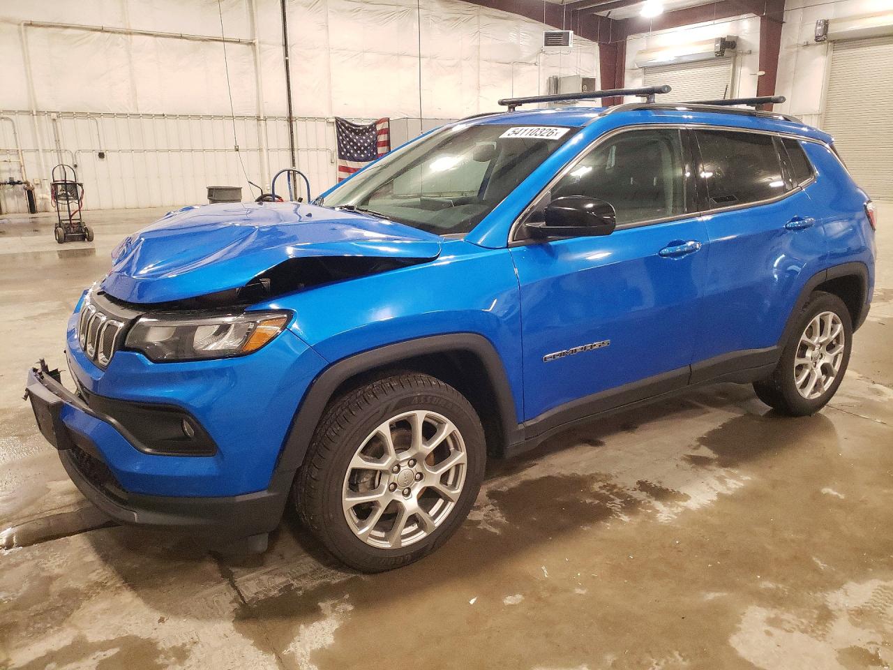 2022 Jeep Compass Latitude Lux, VIN 3C4NJDFB0NT221725 — Front end