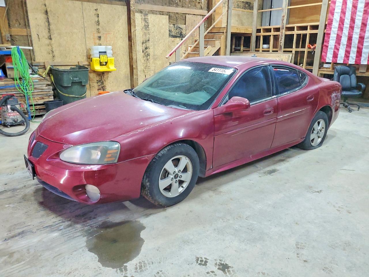 2005 Pontiac Grand Prix, VIN 2G2WP522251212335 — Normal wear