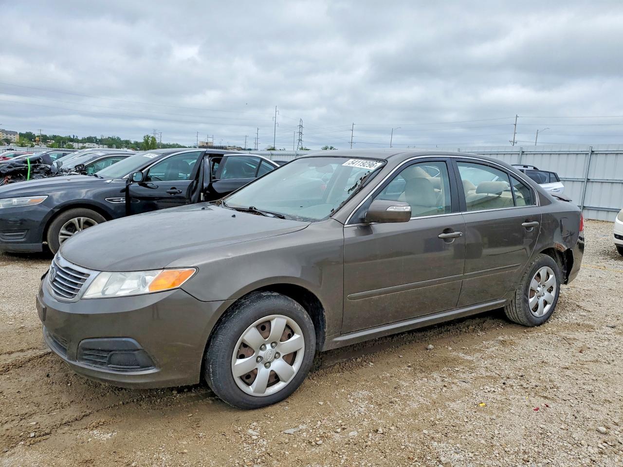 2010 Kia Optima LX, VIN KNAGG4A8XA5452996 — Перед