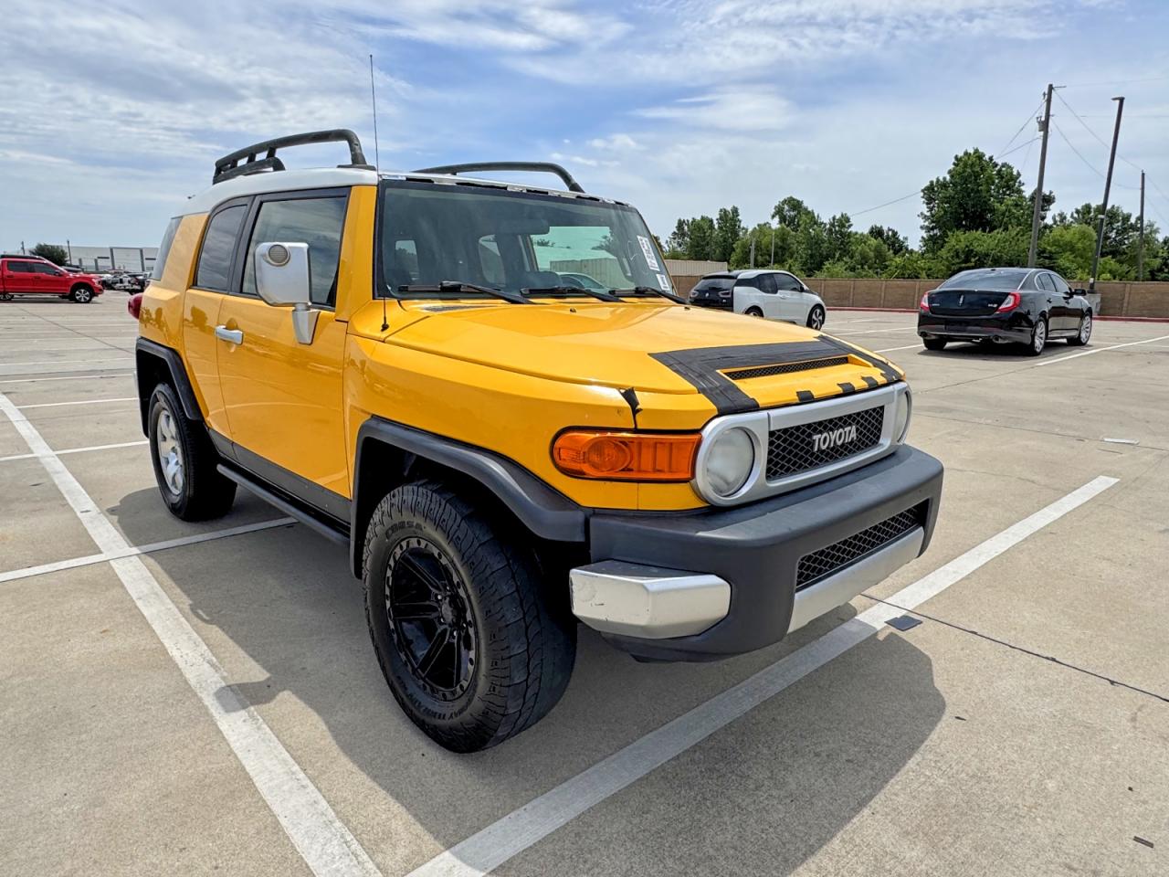 2007 Toyota FJ Cruiser, VIN JTEBU11FX70045071 — Minor dents and scratches