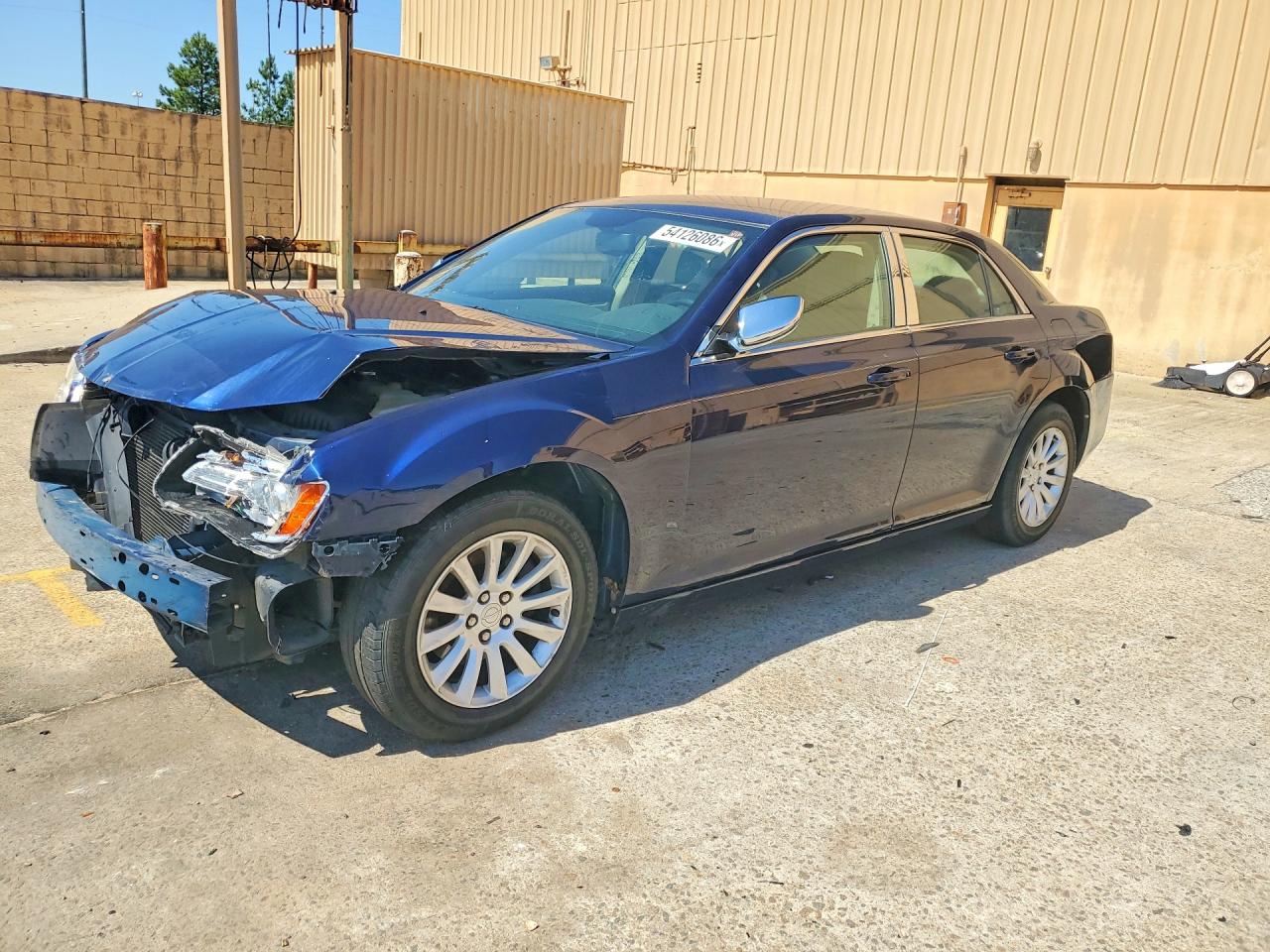 2014 Chrysler 300 Uptown Edition, VIN 2C3CCAAGXEH124323 — Перед