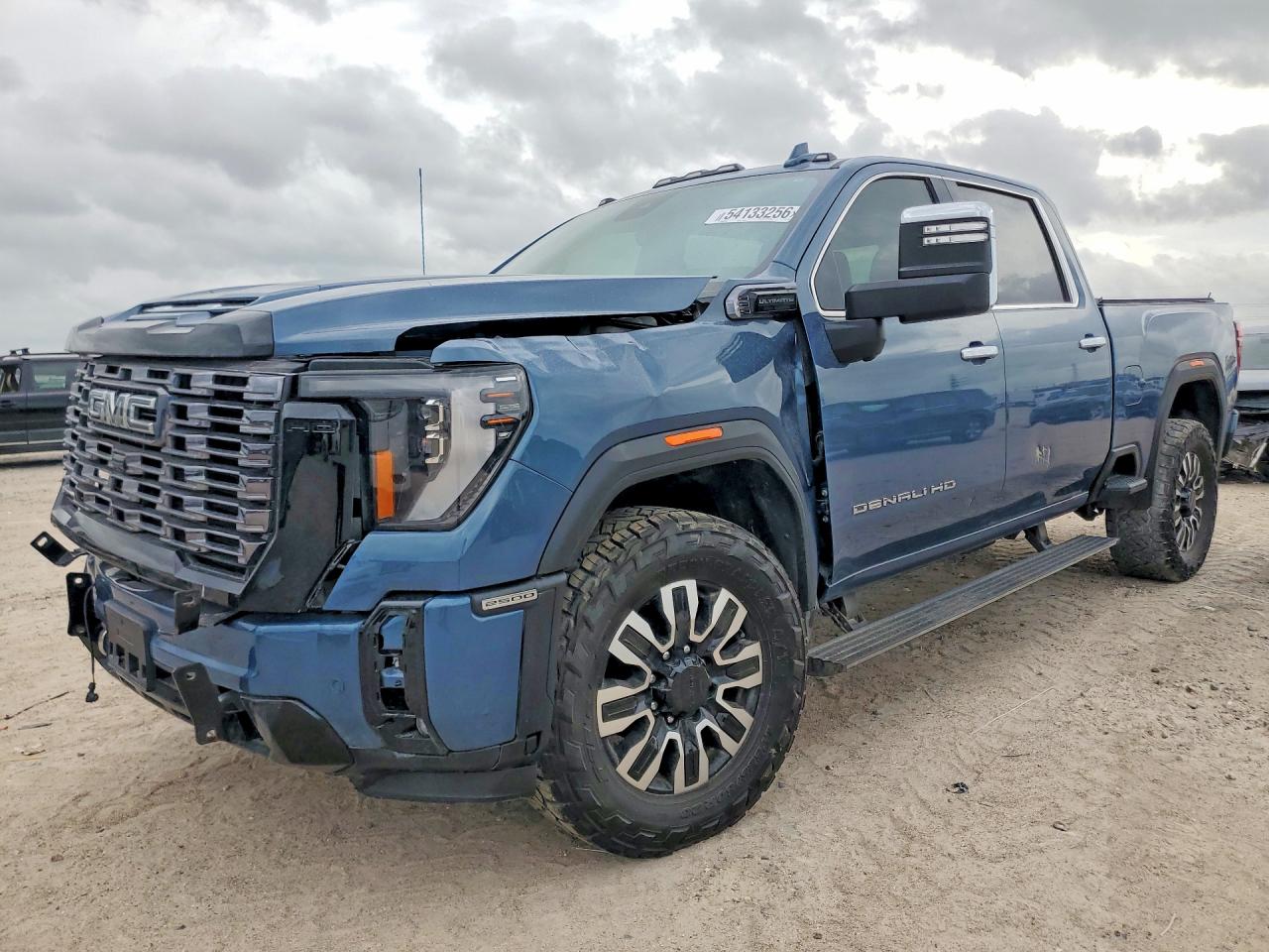 2025 GMC Sierra 2500HD Denali Ultimate, VIN 1GT4UXEY3SF156546 — Front end