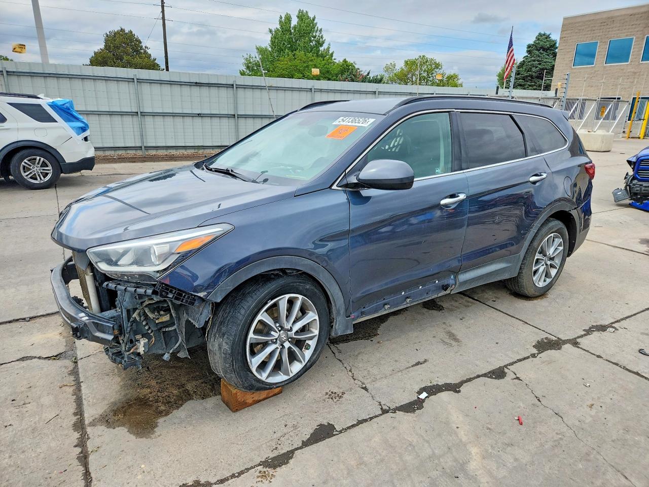 2017 Hyundai Santa Fe SE, VIN KM8SMDHF3HU244481 — Front end