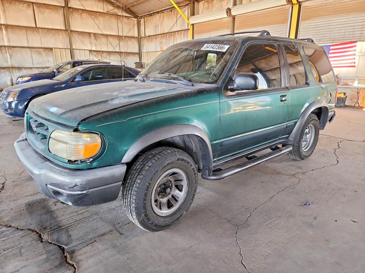 1999 Ford Explorer Sport, VIN 1FMYU22E6XUA66580 — Перед