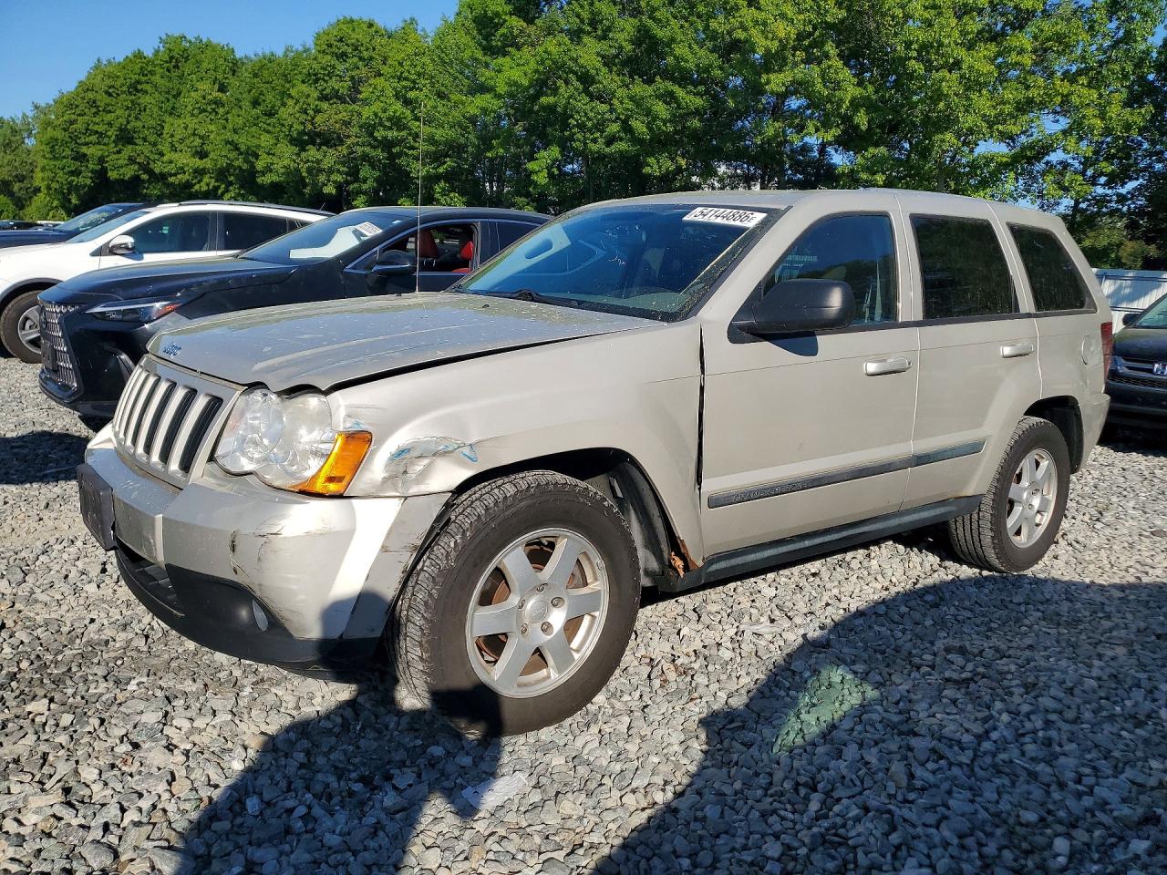 2008 Jeep Grand Cherokee Laredo, VIN 1J8GR48K88C244029 — Front end