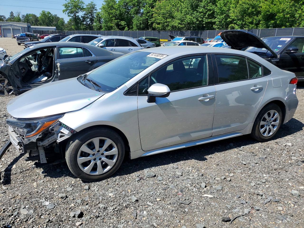 2022 Toyota Corolla LE, VIN 5YFEPMAE2NP307315 — Front end