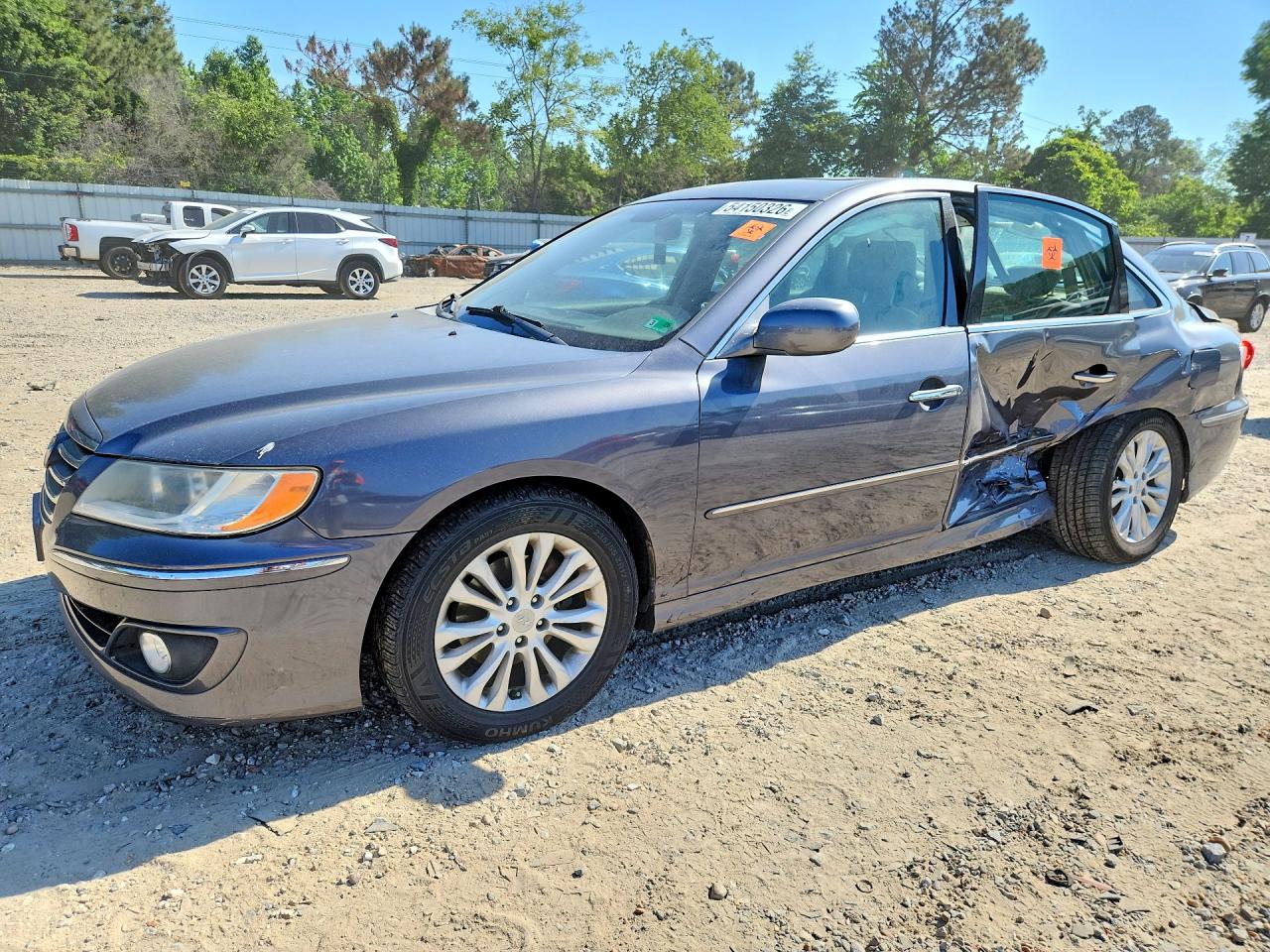 2011 Hyundai Azera GLS, VIN KMHFC4DD5BA540247 — Бок