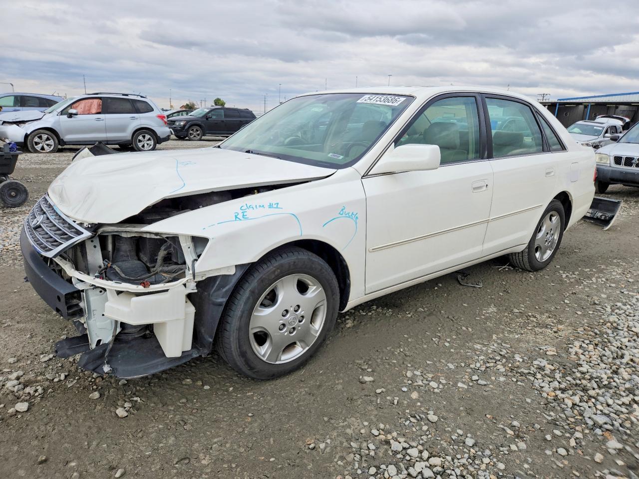 2004 Toyota Avalon XLS, VIN 4T1BF28B44U349908 — Front end