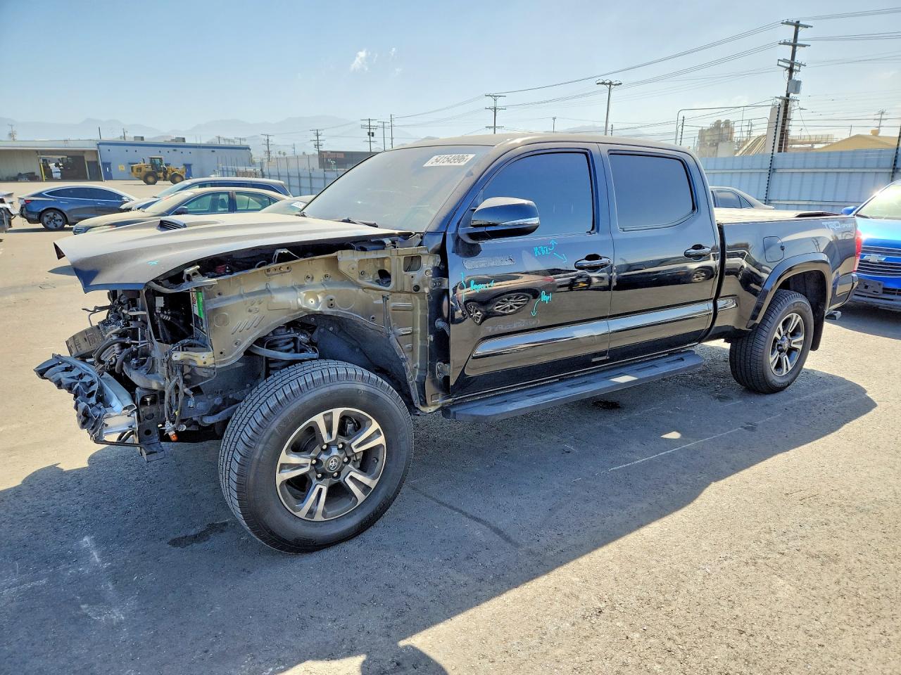 2019 Toyota Tacoma SR5, VIN 3TMBZ5DN6KM021727 — Front end